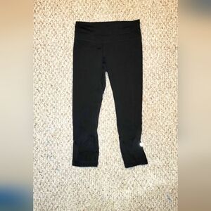 Black Leggings with Wide Waistband and Form-Fitting Silhouette